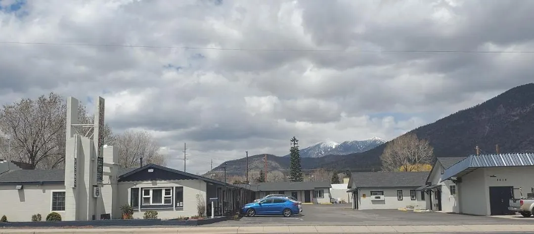 Pinecrest Inn & Suites-1