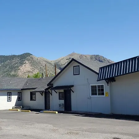 Pinecrest Inn & Suites-2
