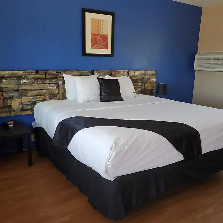 Pinecrest Inn & Suites-3
